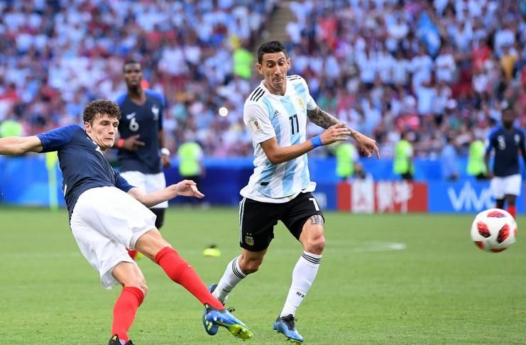 Gol Pavard saat Prancis menang atas Argentina dinobatkan sebagai gol terbaik di Piala Dunia 2018. (www.football5star.net / fifa.com)