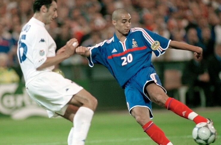 David Trezeguet mencetak gol penentu kemenangan Prancis atas Italia pada final Piala Eropa 2000.