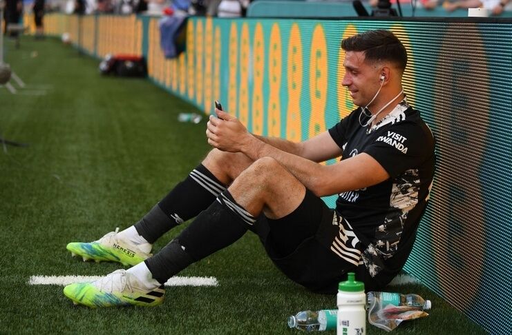 Emiliano Martinez melakukan panggilan video setelah final Piala FA 2019-20.
