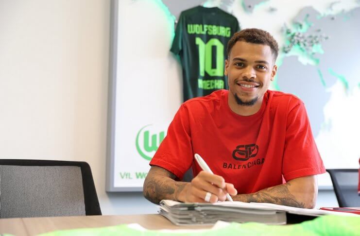 Lukas Nmecha resmi diboyong VfL Wolfsburg dari Manchester City dan dikontrak hingga 2025.