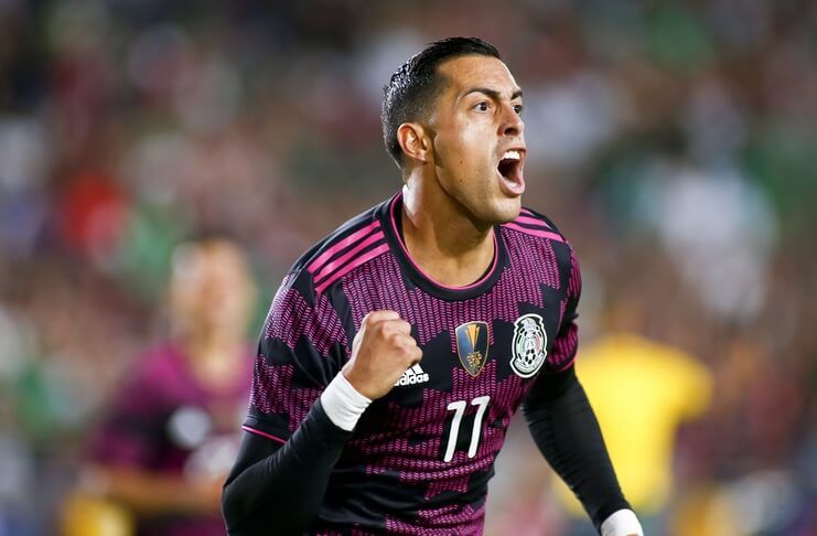 Rogelio Funes Mori coba membungkam para pembencinya dengan tampil bagus bersama timnas Meksiko.