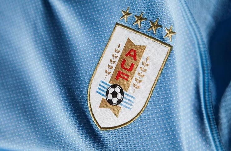 FIFA meminta AUF hanya memasang dua bintang di atas logonya karena baru dua kali juara Piala Dunia.