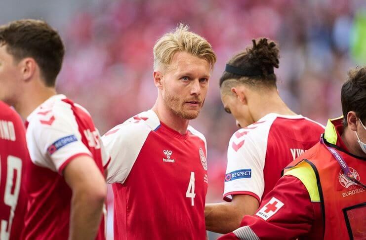 Simon Kjaer dan Tim Medis Denmark Raih UEFA President Award 2021