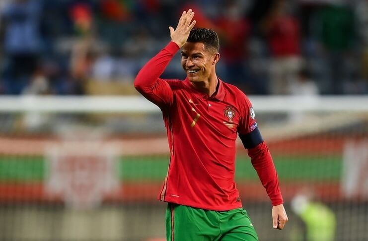 Cristiano Ronaldo harus absen saat Portugal lawan Azerbaijan karena akumulasi kartu kuning.