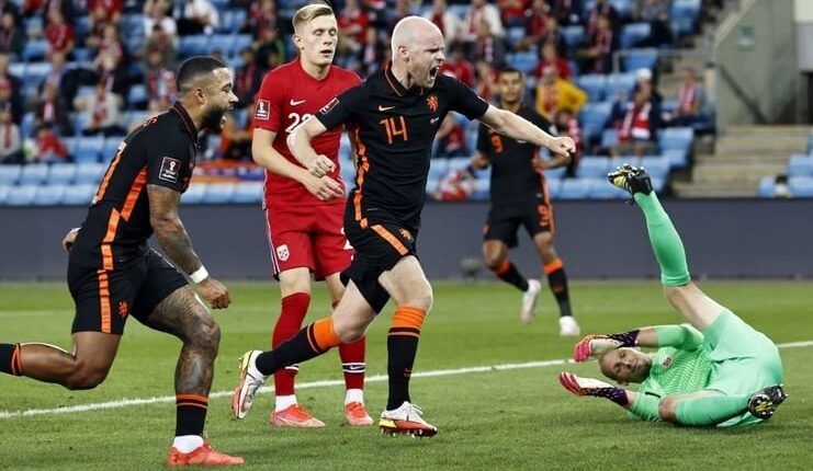 Davy Klaassen mencetak gol penyeimbang 1-1 dalam laga Norwegia vs Belanda.