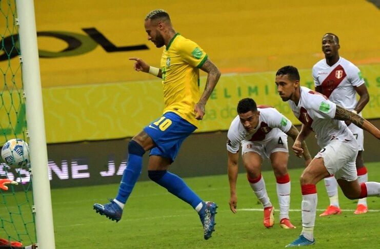 Neymar mencetak gol kedua pada laga Brasil vs Peru.