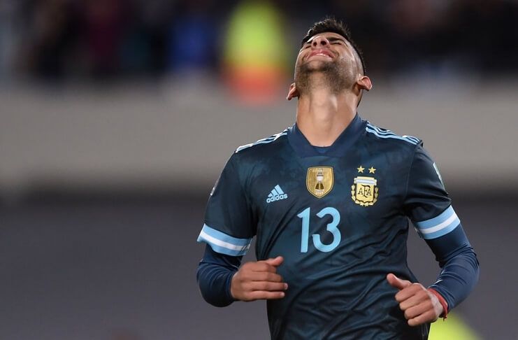 Kekecewaan Cristian Romero setelah golnya dianulir wasit pada laga Argentina vs Peru.