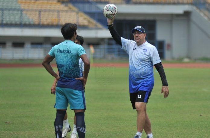 Robert Alberts - Persib Bandung - PSIS Semarang - persib.co. id 2