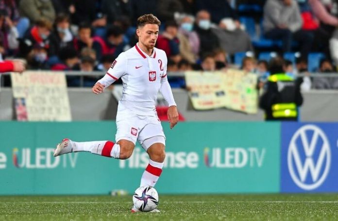 Matty Cash menjalani debut di timnas Polandia saat menang 4-1 atas Andorra.