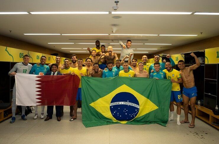 Para pemain timnas Brasil merayakan kelolosan ke Piala Dunia 2022.