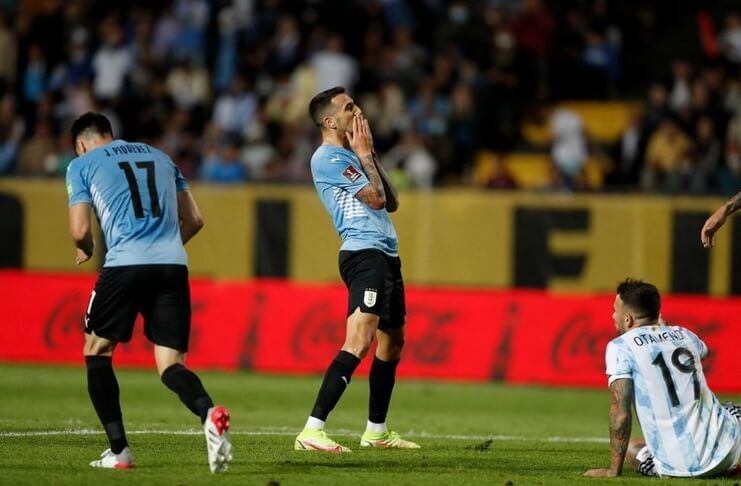 oscar tabarez
Timnas Uruguay tak bisa benar-benar mengancam gawang Argentina