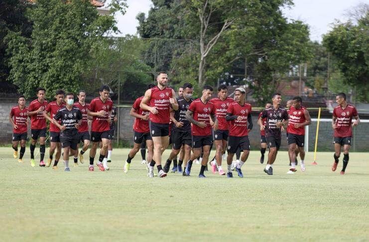 Para pemain Bali United diminta Stefano Cugurra tak remehkan Borneo FC.