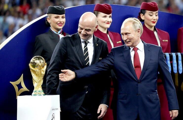 uefa-Dampak Invasi Ukraina, FIFA Beri Banyak Sanksi ke Rusia - Gianni Infantino - Vladimir Putin (SCMP)