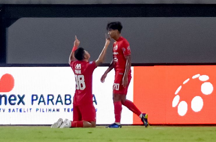 Bhayangkara FC vs Persija Jakarta, Taufik Hidayat dan Irfan Jauhari - Twitter @Liga1Match