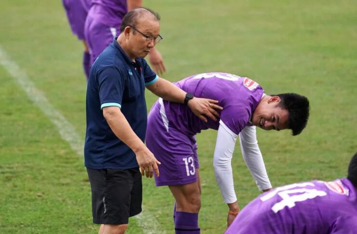 Komunikasi Park Hang-seo dengan para pemain timnas Vietnam dipastikan terganggu karena ketiadaan Le Huy Khoa.