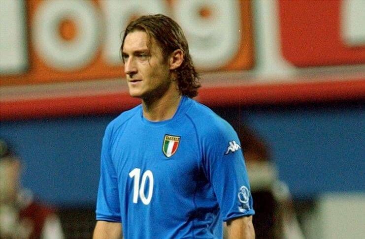 Setelah 20 Tahun, Timnas Italia Akhiri Kerja Sama dengan Puma - Francesco Totti (The Sun)