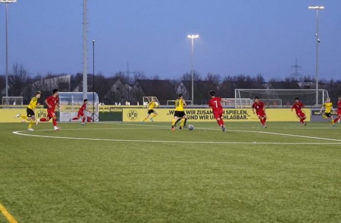 Timnas U-17 Vietnam bermain imbang 2-2 dengan tim U-16 Borussia Dortmund.