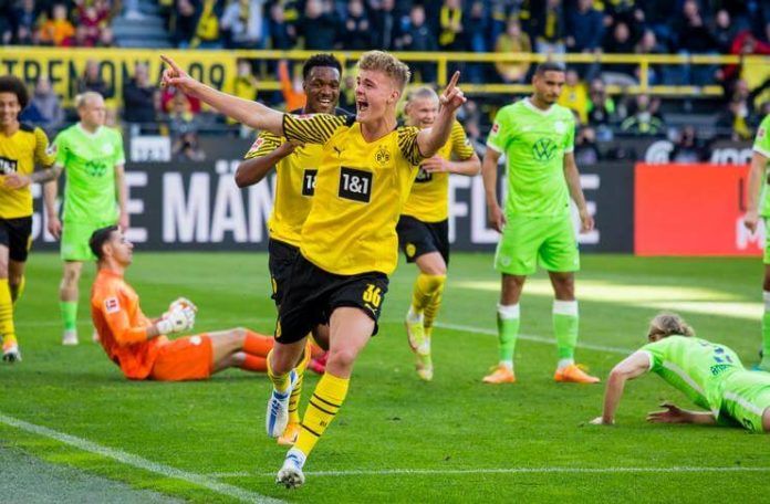 Dortmund vs Wolfsburg Die Borussen Pesta 6 Gol - Tom Rothe (@BVB)