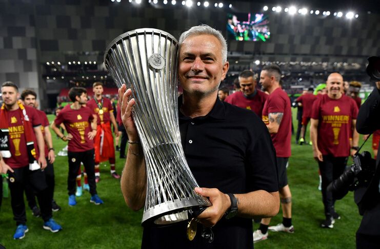 Juara Conference League, Jose Mourinho Ciptakan Banyak Rekor (@iF2is)