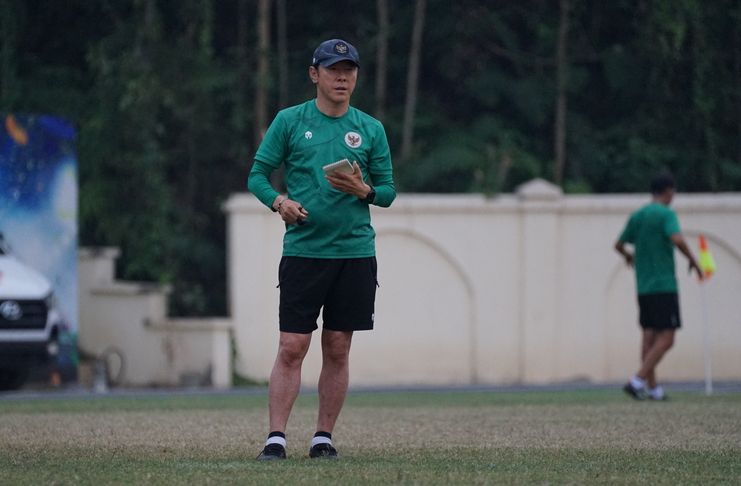 Shin Tae-yong Soal Lapangan: 30 Tahun Saya Main Bola Tapi Tak Begini!