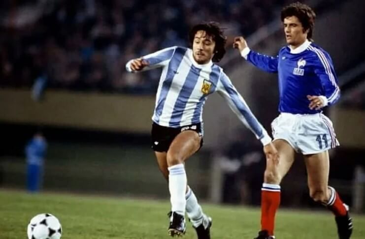 Aksi Jose Daniel Valencia saat Argentina menghadapi Prancis di Piala Dunia 1978.