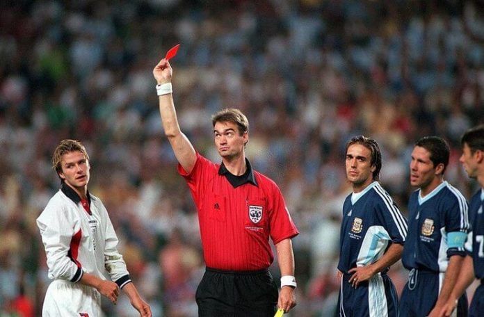 David Beckham mengakui kartu merah di Piala Dunia 1998 membuat dirinya disudutkan banyak orang.