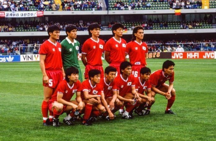 Lee Young-jin jadi starter timnas Korsel saat melawan timnas Belgia di Piala Dunia 1990.