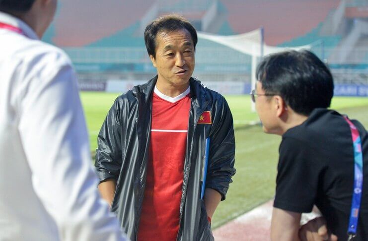 Lee Young-jin menolak jadi pelatih timnas U-23 Vietnam karena jadwal yang tak pas.