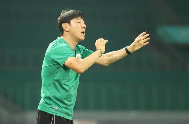 Shin Tae-yong ternyata bukan satu-satunya pelatih yang menangani tiga tim sekaligus.