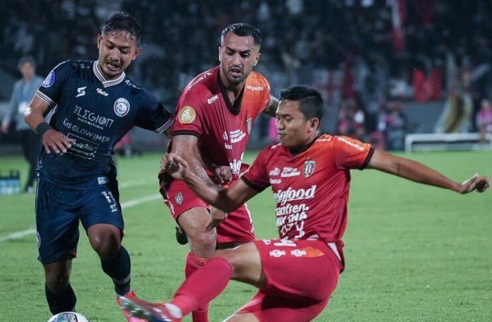 Bali United vs Arema FC Gol Bunuh Diri Menangkan Singo Edan (@AremafcOfficial)
