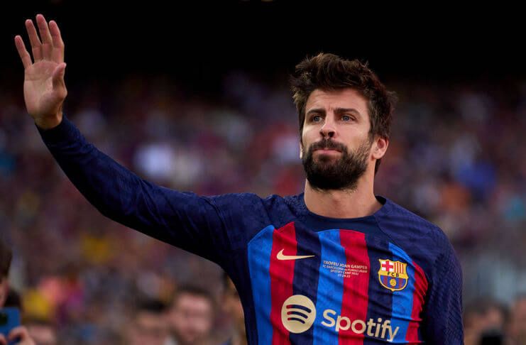 Barcelona akan Kembali Potong Gaji Gerard Pique (@BarcaUniversal)