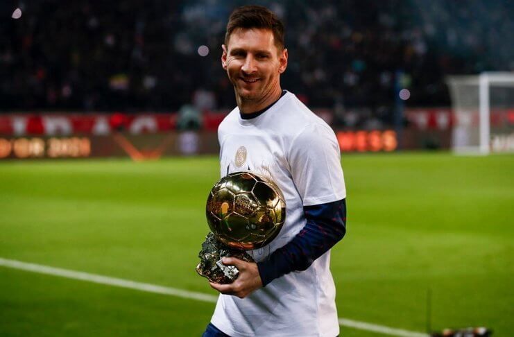 Lionel Messi dipastikan gagal mempertahankan Ballon d'Or yang diraih tahun lalu.