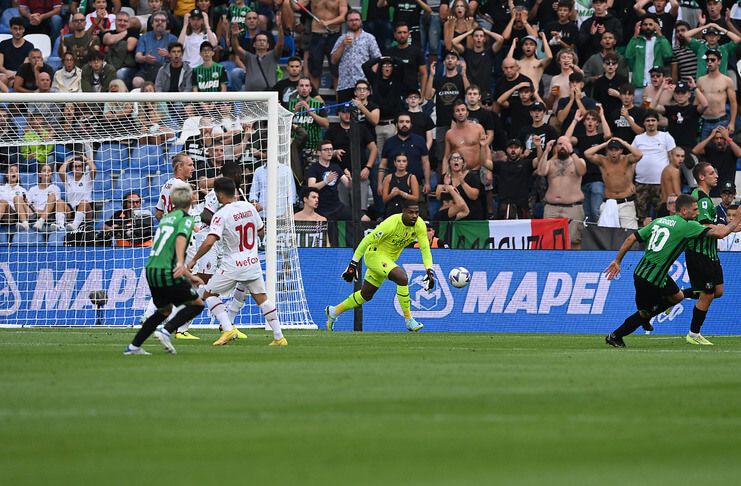 Mike Maignan Selamatkan AC Milan dari Kekalahan Lawan Sassuolo (@acmilan)