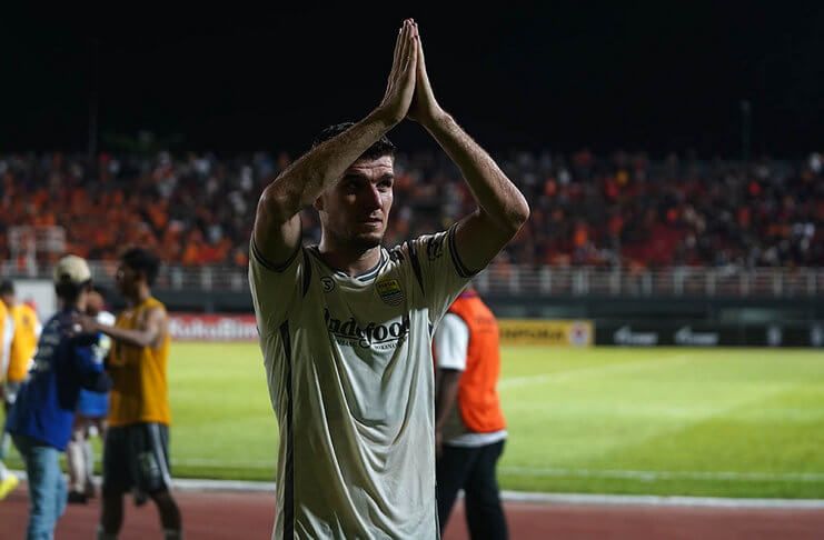 Nick Kuipers meminta bobotoh tetap mendukung Persib Bandung.