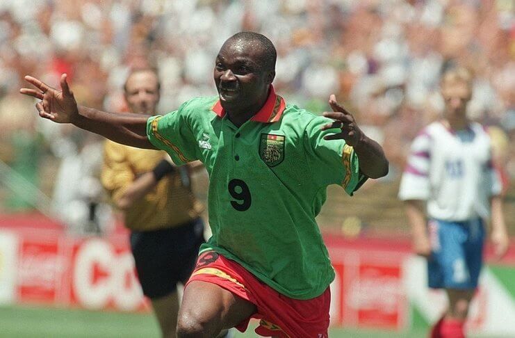 Roger Milla mencetak satu-satunya gol saat Kamerun kalah 1-6 dari Rusia di fase grup Piala Dunia 1994.