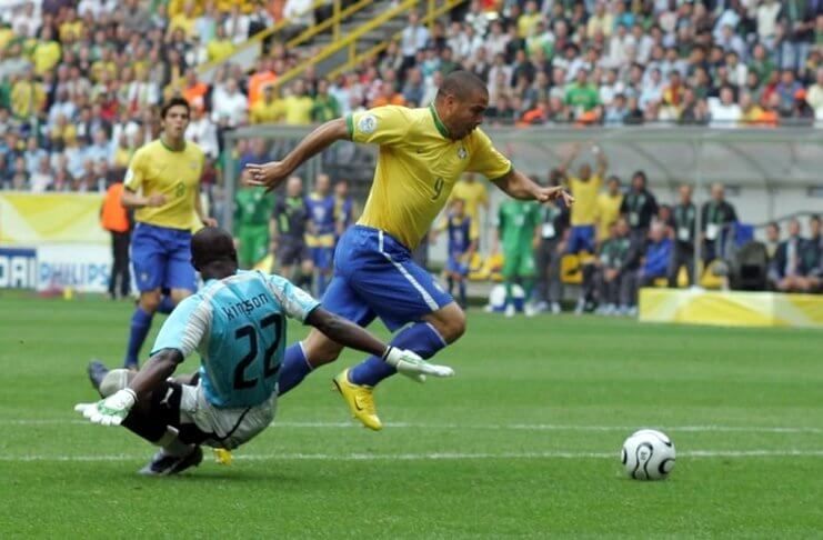 Ronaldo melewati rekor gol Gerd Mueller saat berlaga di Piala Dunia 2006 di Jerman.