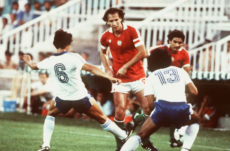 Aksi Tibor Nyilasi dalam laga Hungaria vs El Salvador yang masuk catatan fakta Piala Dunia.