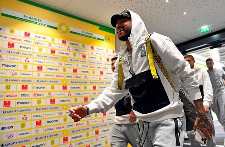 Neymar dirumorkan akan ke Liga Malaysia gara-gara menerima jersi JDT dari Tunku Mahkota Johor.