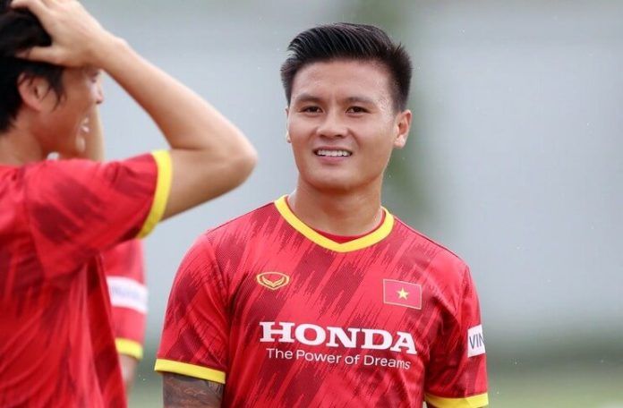 Nguyen Quang Hai belum bisa memastikan tampil di Piala AFF 2022 karena belum bernegosiasi dengan Pau FC.