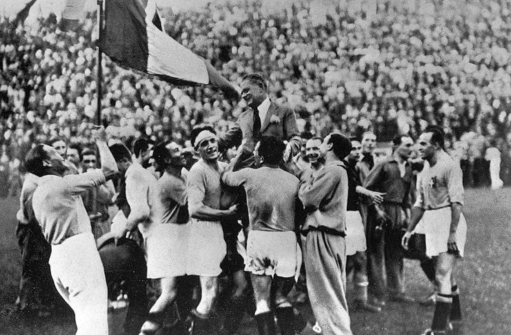 Italia menjuarai Piala Dunia 1934 yang digelar di negerinya.