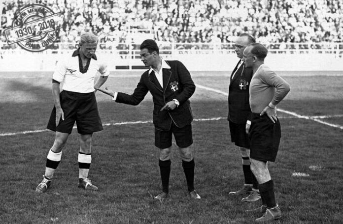 Jerman vs Austria tercatat dalam fakta Piala Dunia sebagai laga pertama yang diwarnai sengketa kostum.