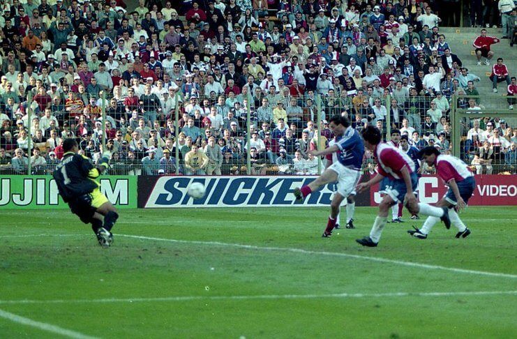 Laurent Blanc menjadi pahlawan Prancis saat menghadapi Paraguay di babak 16 besar Piala Dunia 1998.