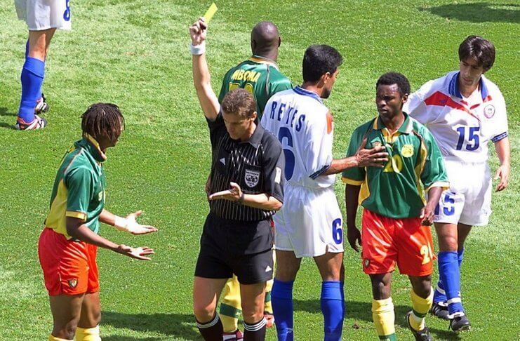 Rigobert Song tercatat dalam fakta Piala Dunia sebagai pemain pertama yang menerima 2 kartu merah.