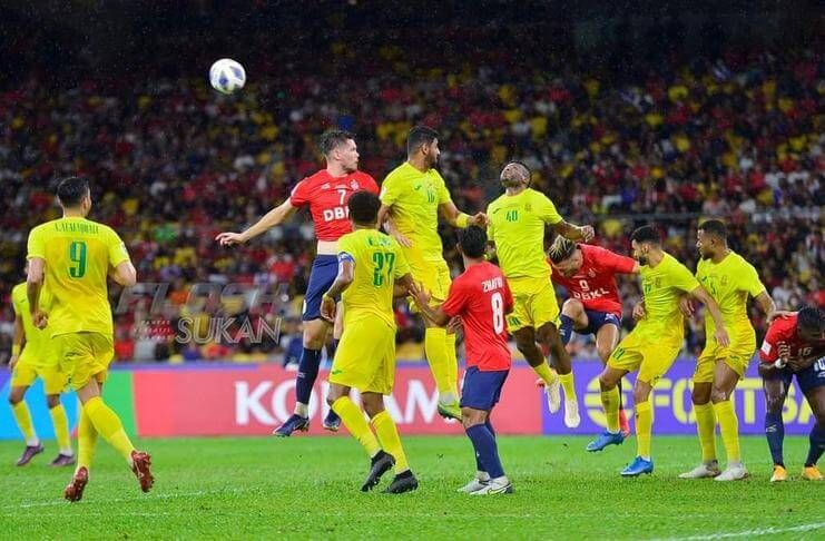 Sepak pojok jadi mimpi buruk Kevin Mendoza pada final AFC Cup 2022.