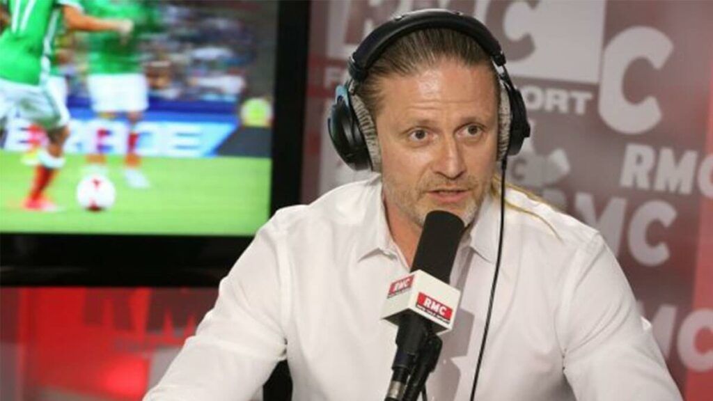 Emmanuel Petit menilai Arsenal masih inferior terhadap Manchester City.