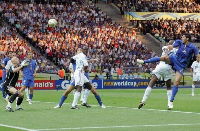 Final Piala Dunia 2006 mempertemukan Italia dengan Prancis.