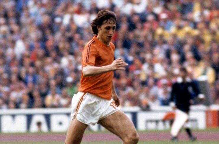Johan Cruyff terpilih sebagai pemain terbaik Piala Dunia 1974.