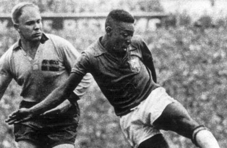Pele dinobatkan sebagai pemain muda terbaik Piala Dunia 1958.