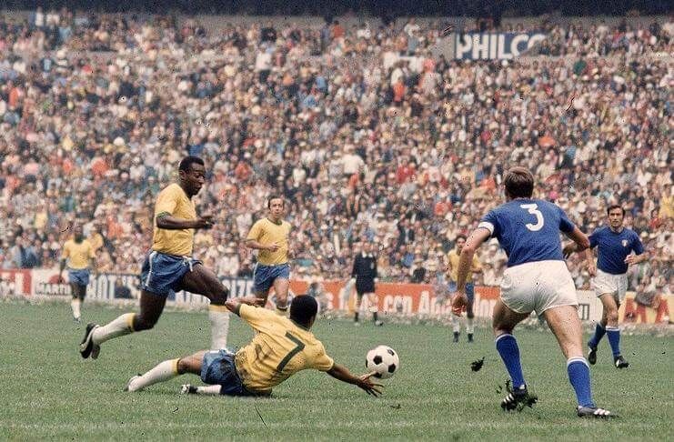 Pele jadi pemain terbaik Piala Dunia 1970.