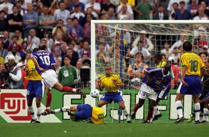 Prancis menaklukkan Brasil pada final Piala Dunia 1998.